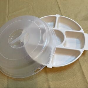 Large Rubbermaid Servin Saver Covered Locking Snack Carrier Summer Food Storage